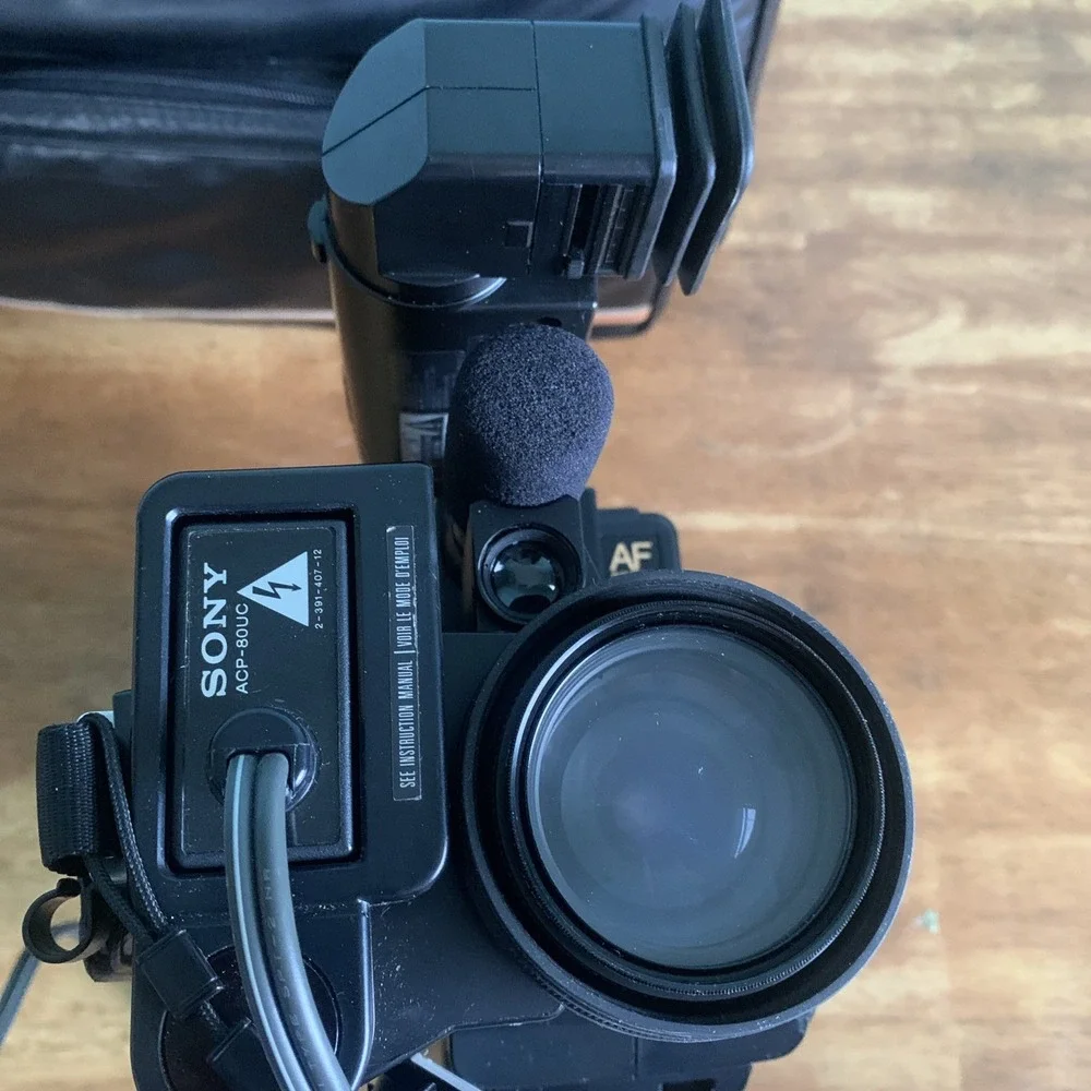 SONY CCD-V8AF /AFu Video8 8mm Video Camera Recorder With Accessories READ